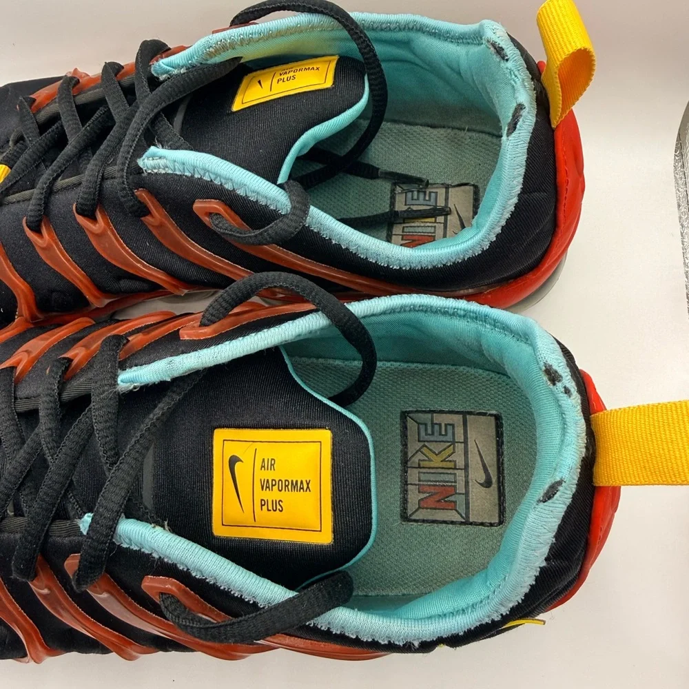 NIKE AIR VAPOR MAX PLUS “Stained Glass” Men’s Size 12 Black‎ Red Sneakers